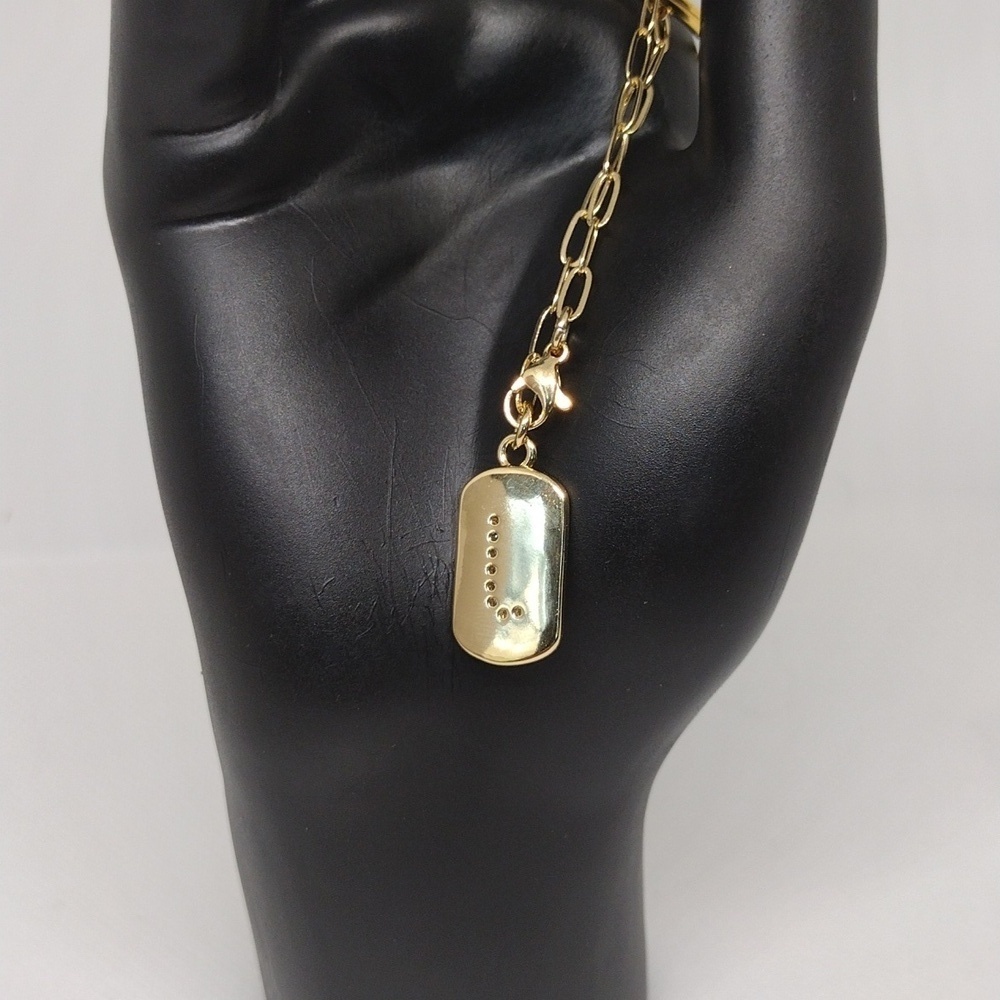Elegant Gold Keychain with Stylish ‘J’ Pendant – Perfect Gift - Picture 2 of 3